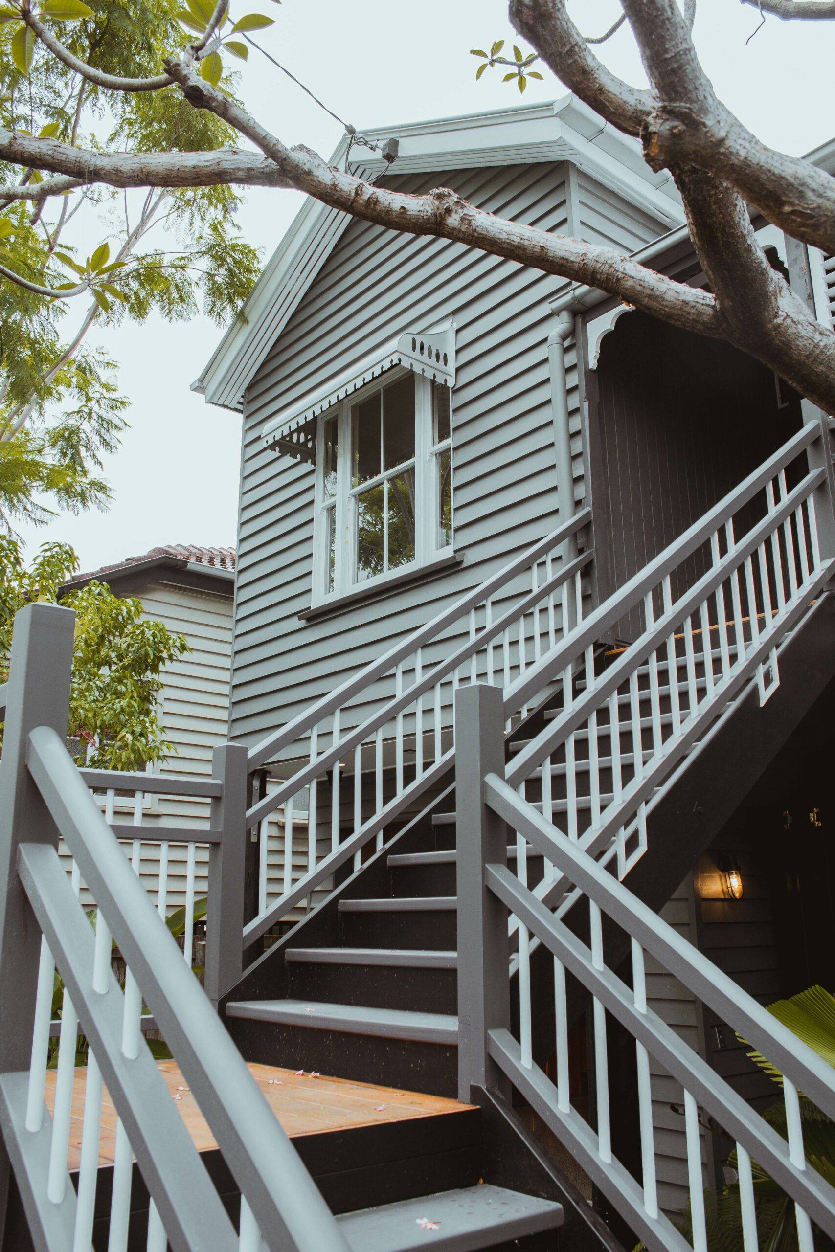 Kangaroo point traditional house, queenslander renovation, queenslander modern extension, queenslander lift and build under